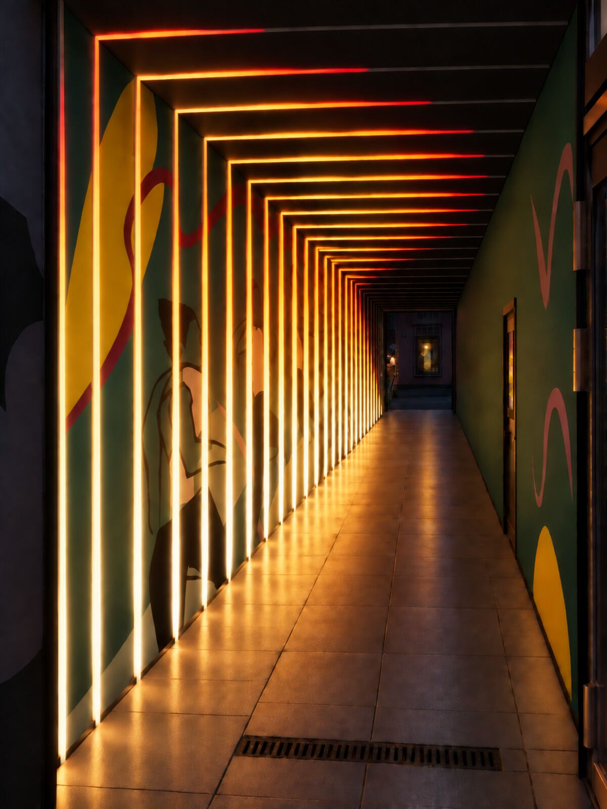 Tunnel concept: the frames brighten to amber